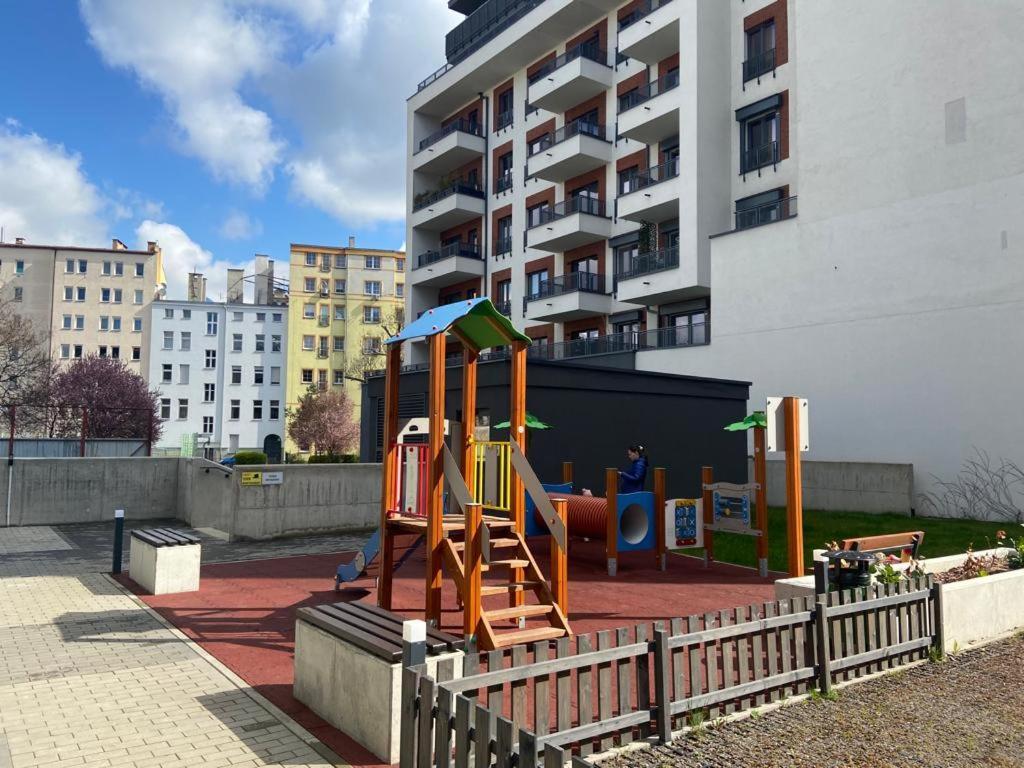 Komfort W Centrum Parking Breslau Exterior foto